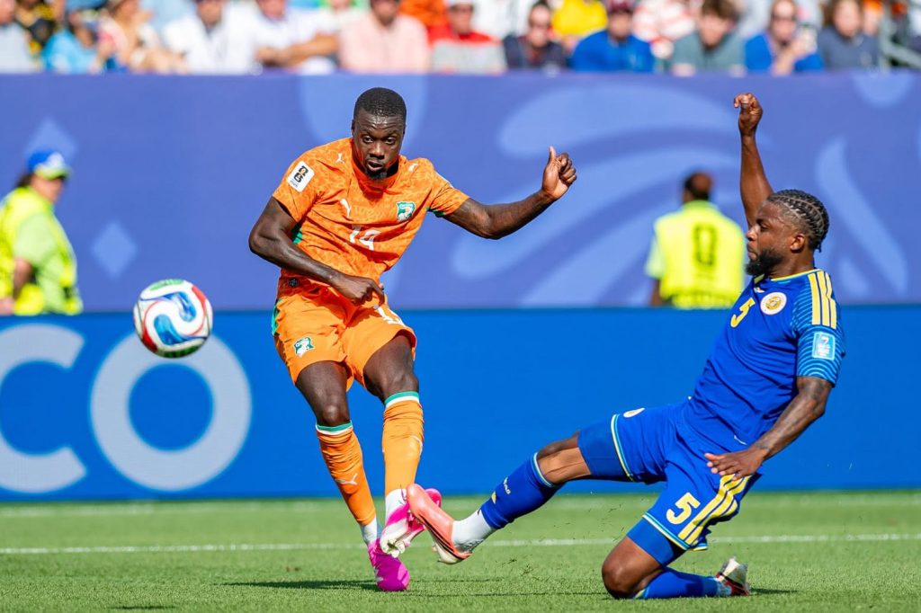 Nicolas Pépé (à g.) marque son deuxième but face au Curaçao