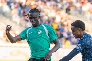 Odilon Kossounou (à g.) face à l'équipe réserve de Philadelphie Union. Page de l'Equipe Nationale de Football Côte d'Ivoire sur Facebook