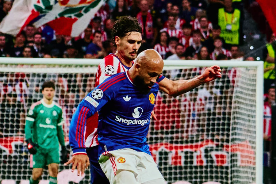 Paris gagnants à 10 dans le choc Atlético Madrid – Manchester United
